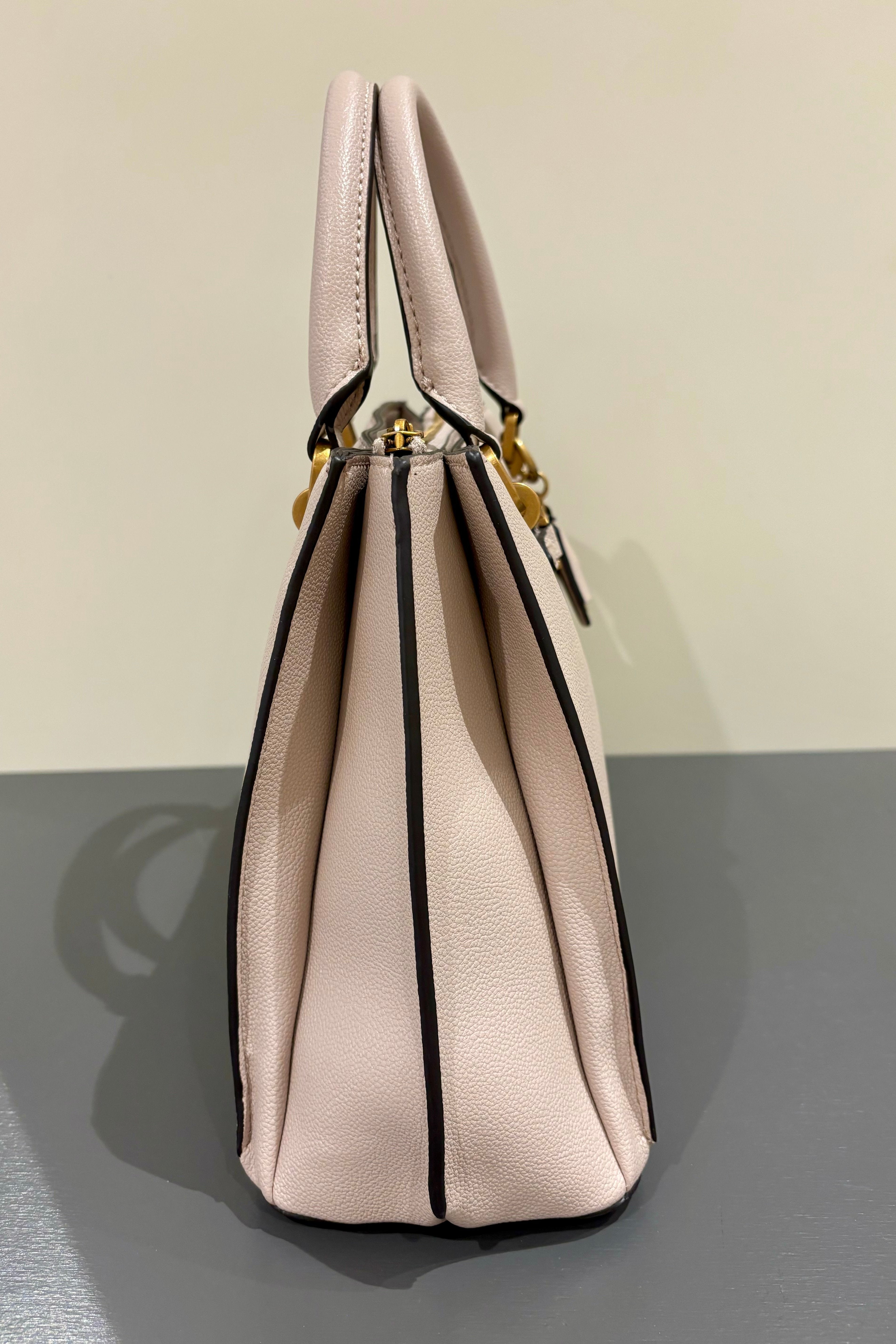 Borsa due manici GUESS