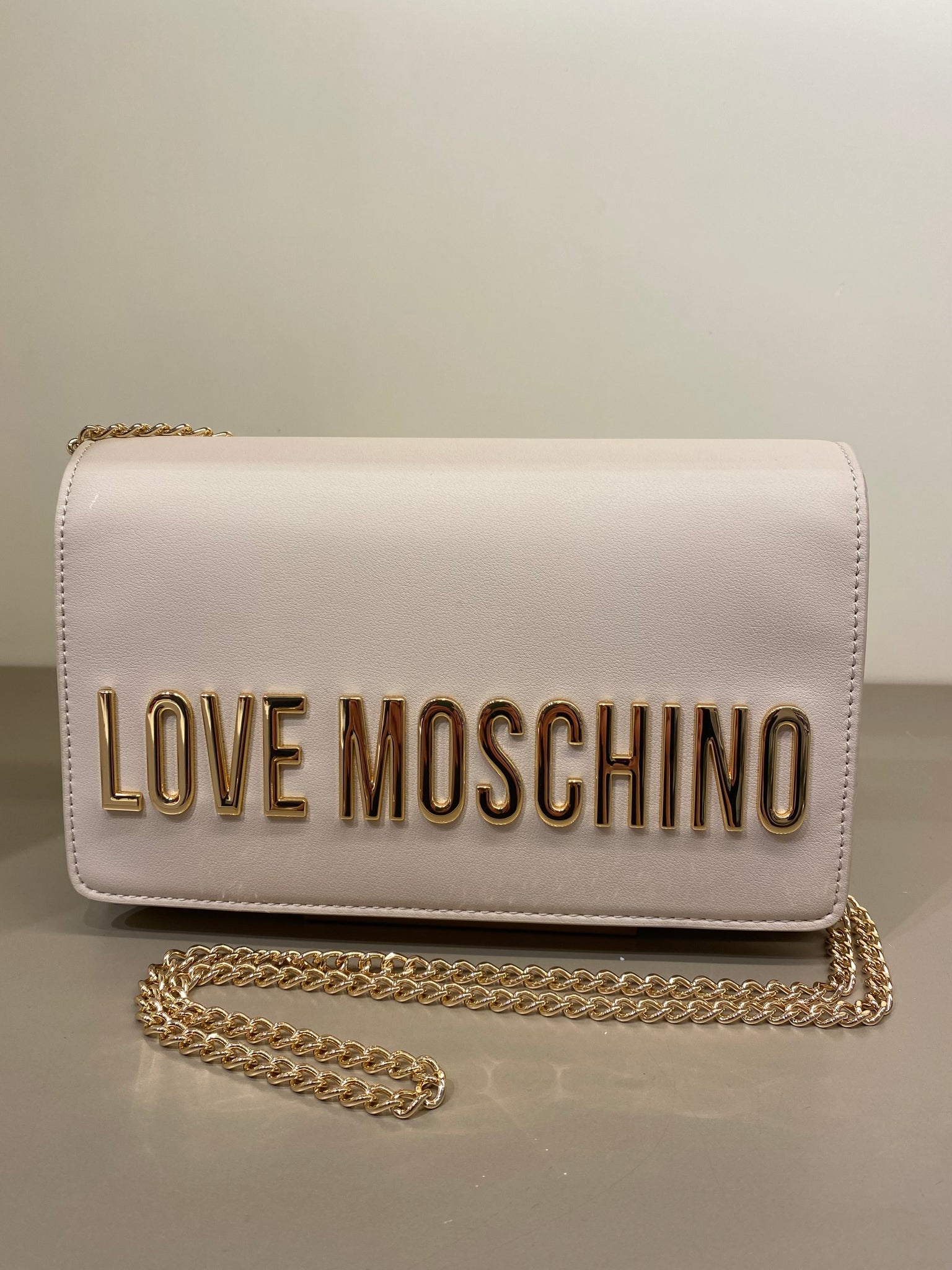 Tracollina maxi lettering LOVE MOSCHINO