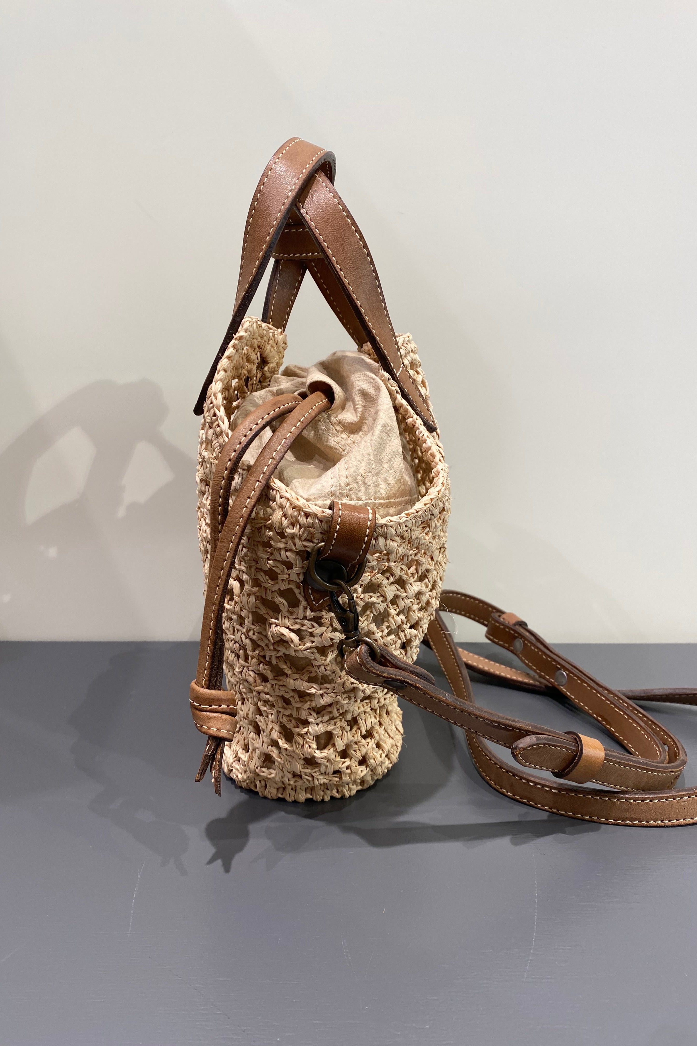 Borsa piccola a mano in rafia AFAR