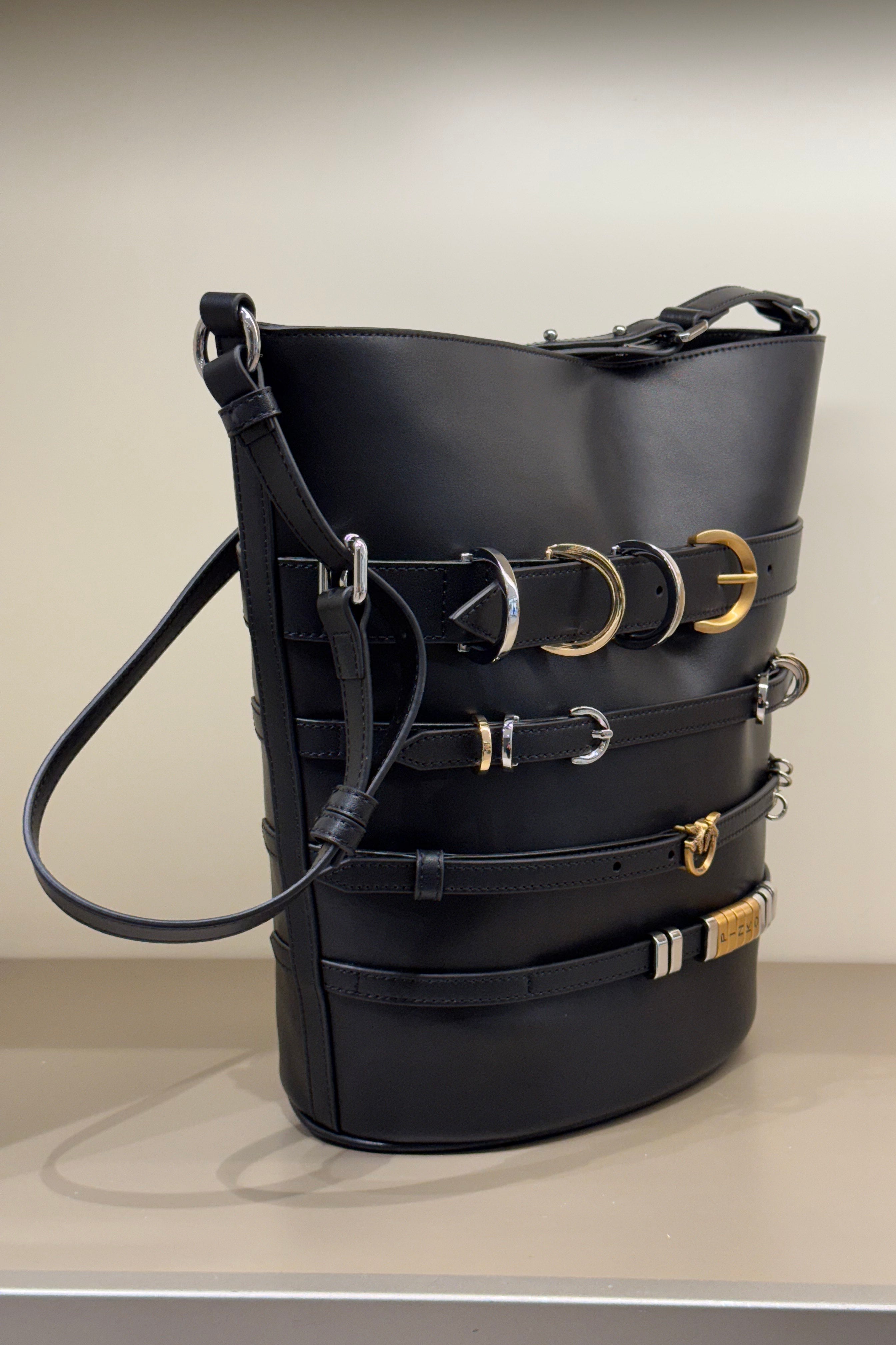 Borsa grande a secchiello con fibbie PINKO