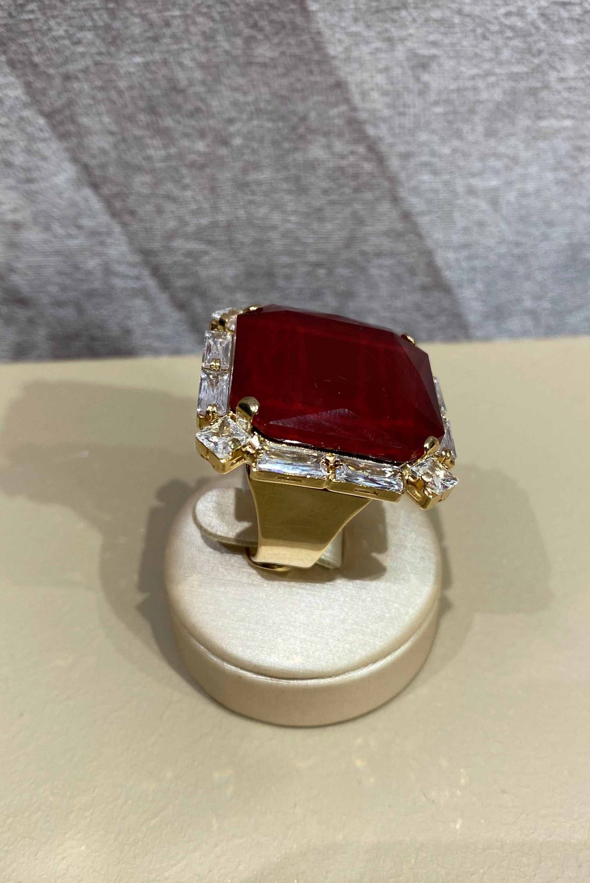 Anello quadrato rubino "Semira" SODINI