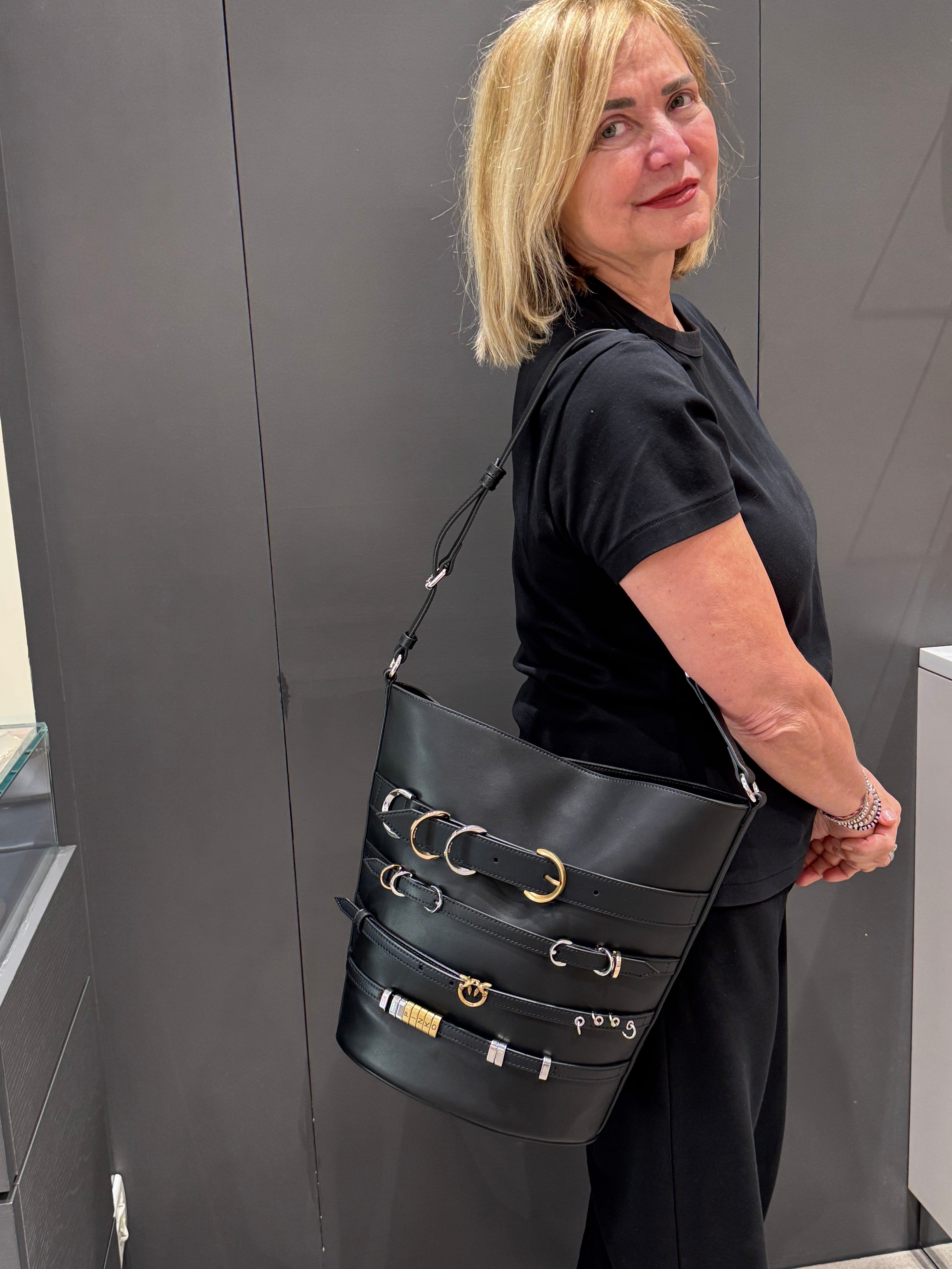 Borsa grande a secchiello con fibbie PINKO