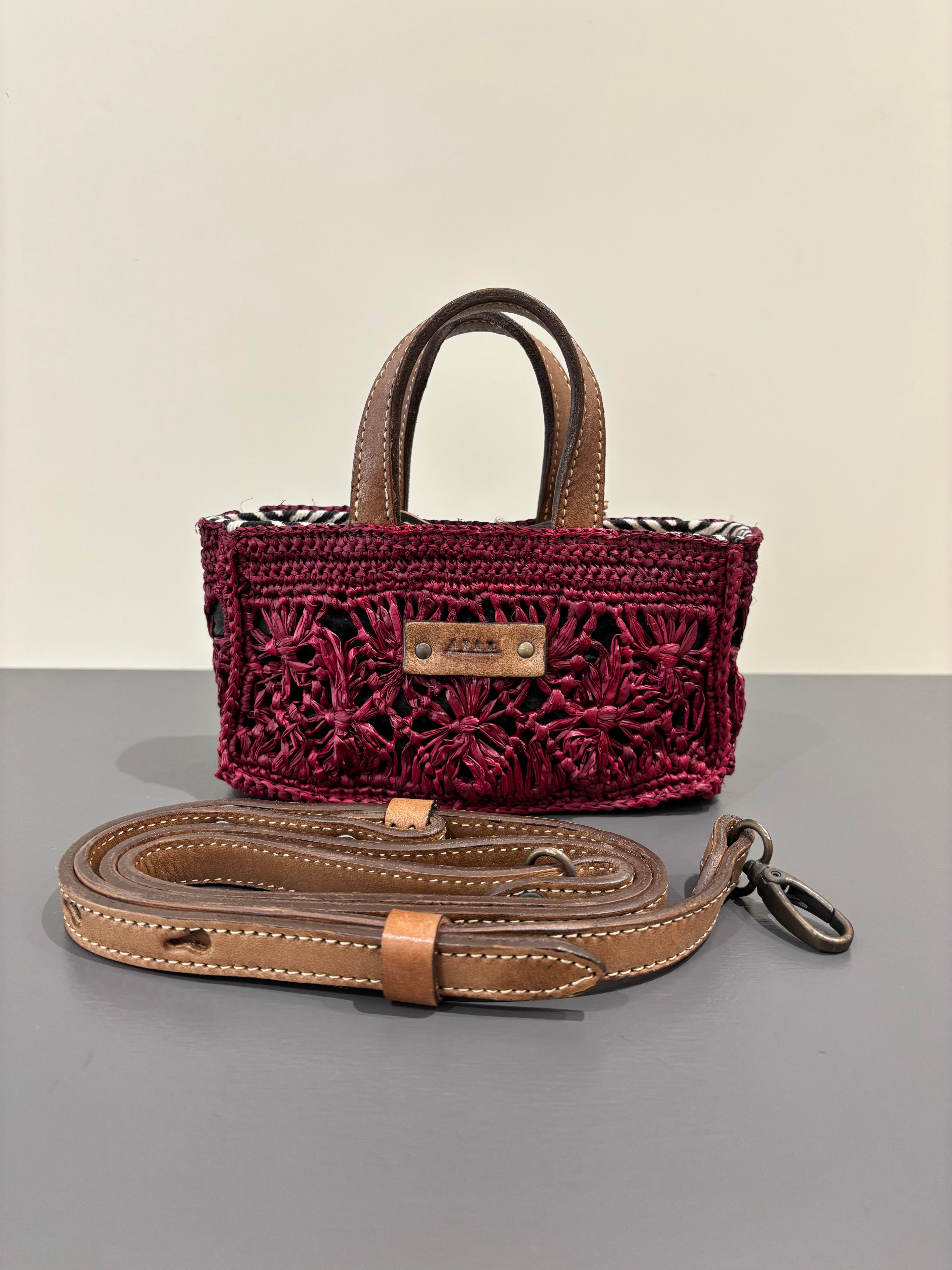 Borsa piccola a mano in rafia AFAR