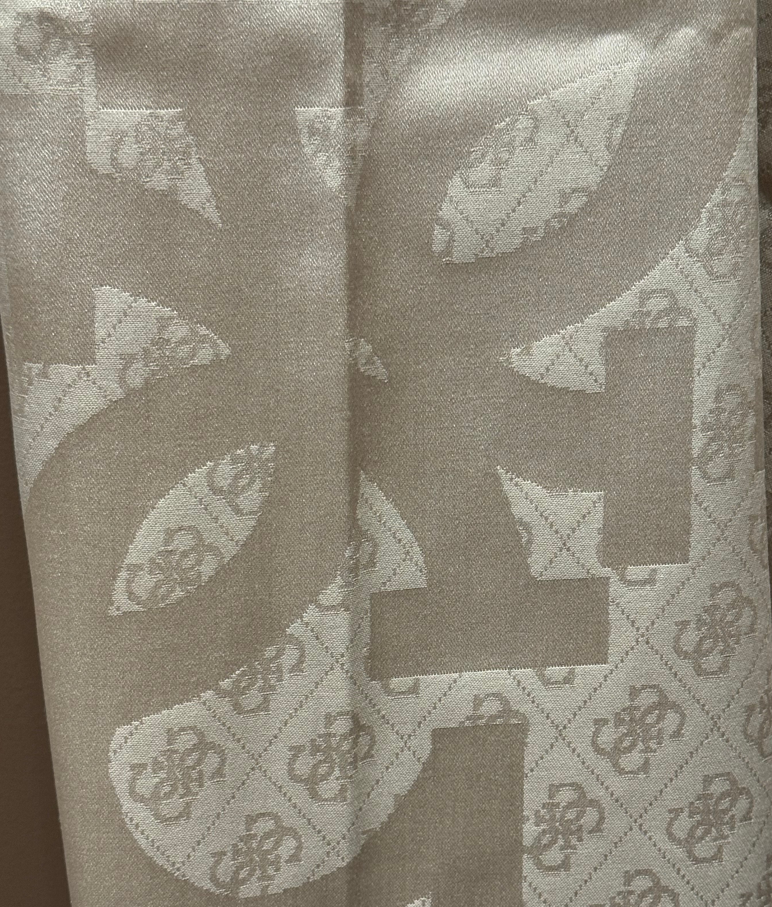 Stola logata GUESS