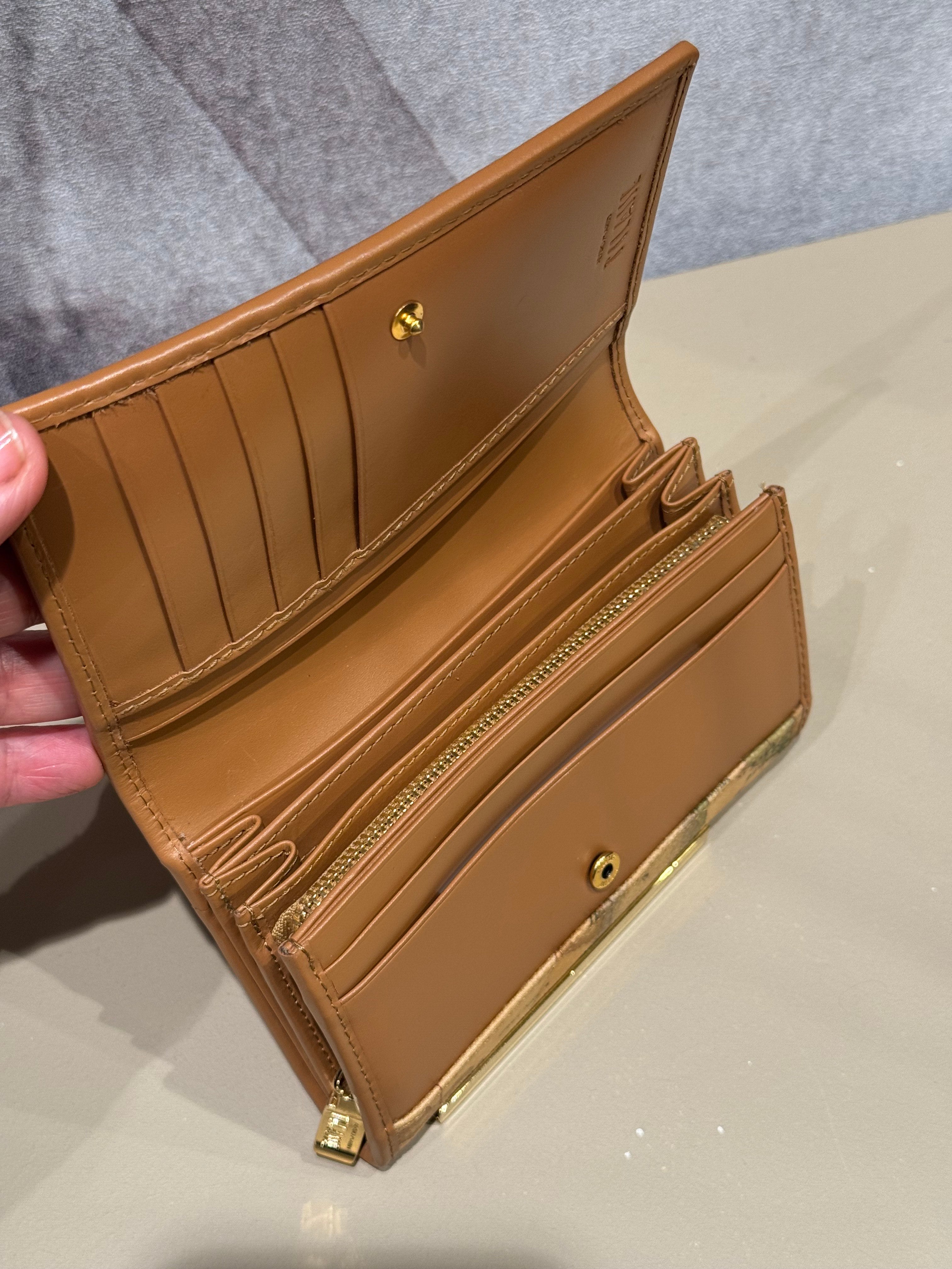 Portafoglio medio con targhetta Geo classic ALVIERO MARTINI