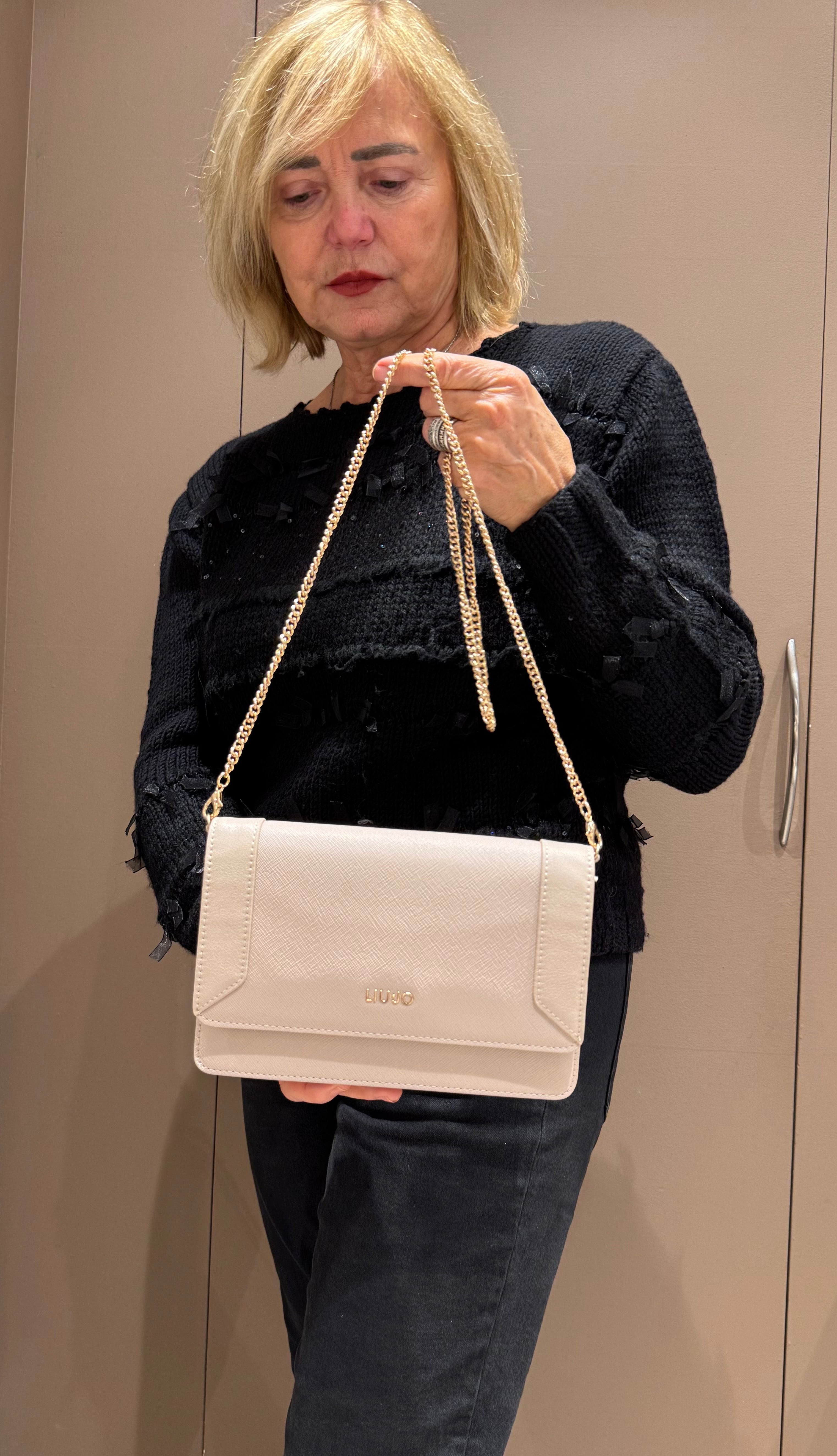 Pochette con patta e catena LIU JO