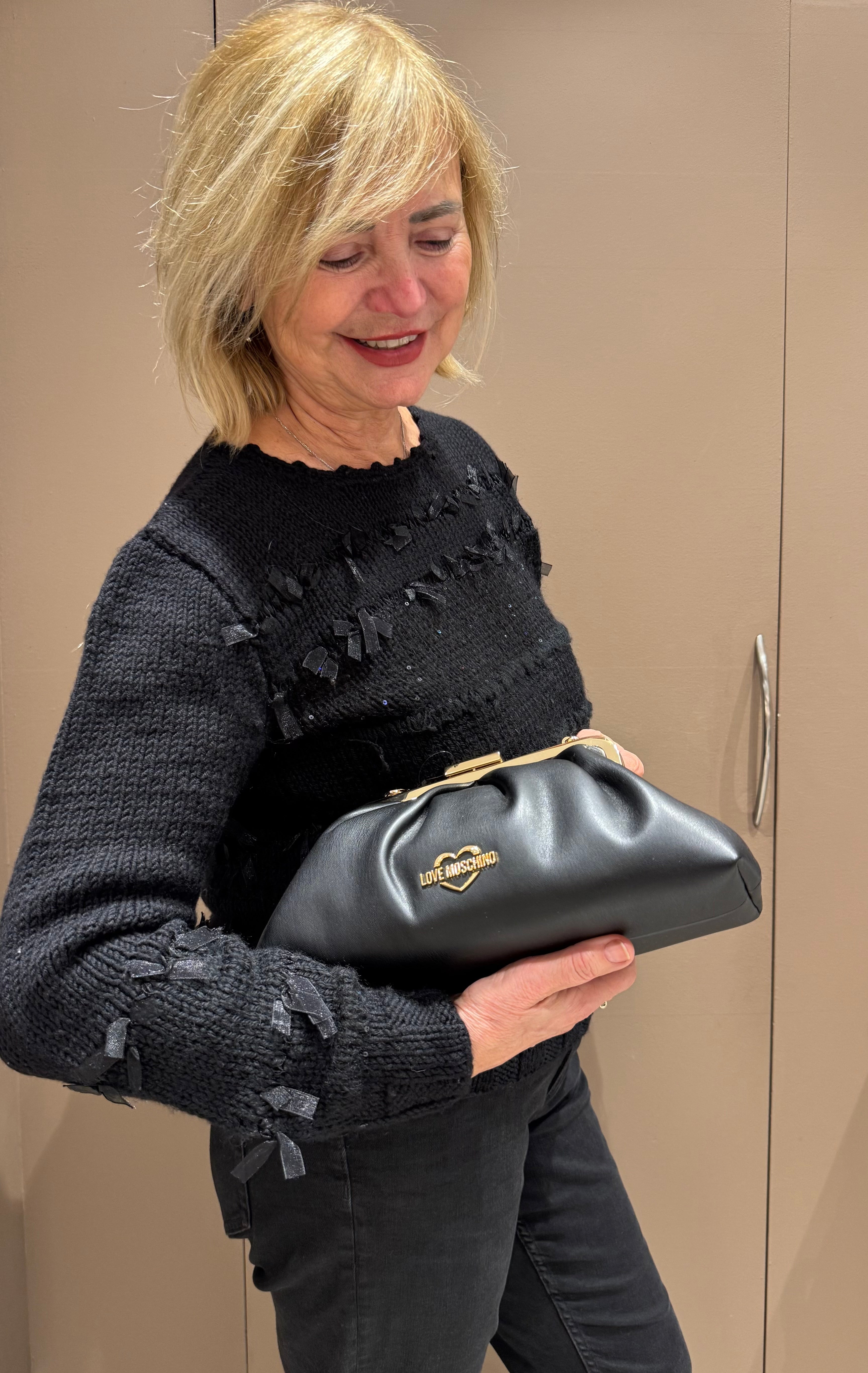 Pochette con chiusura in metallo LOVE MOSCHINO