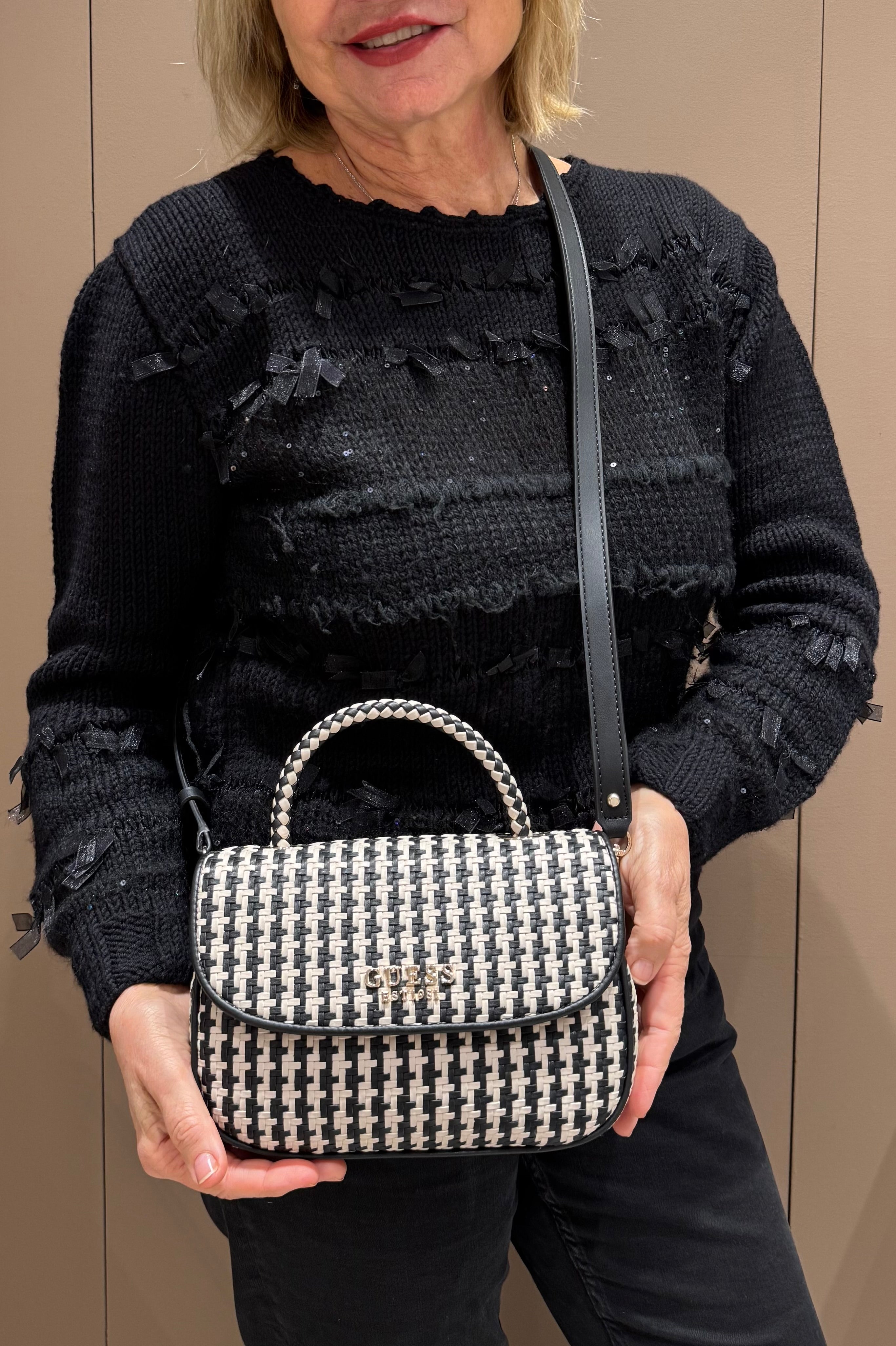Borsa a mano intrecciata GUESS