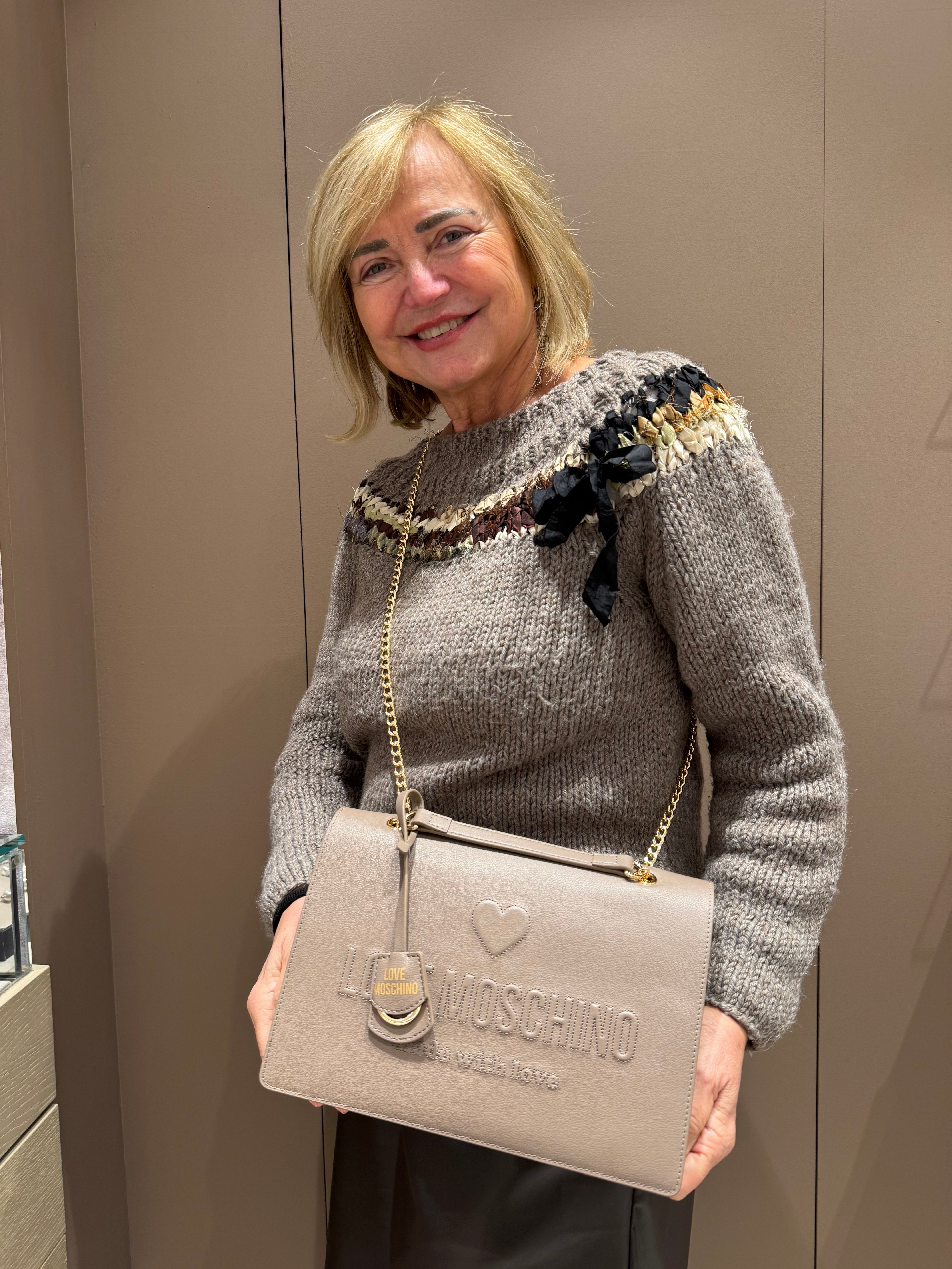 Borsa a spalla con patta in pelle LOVE MOSCHINO